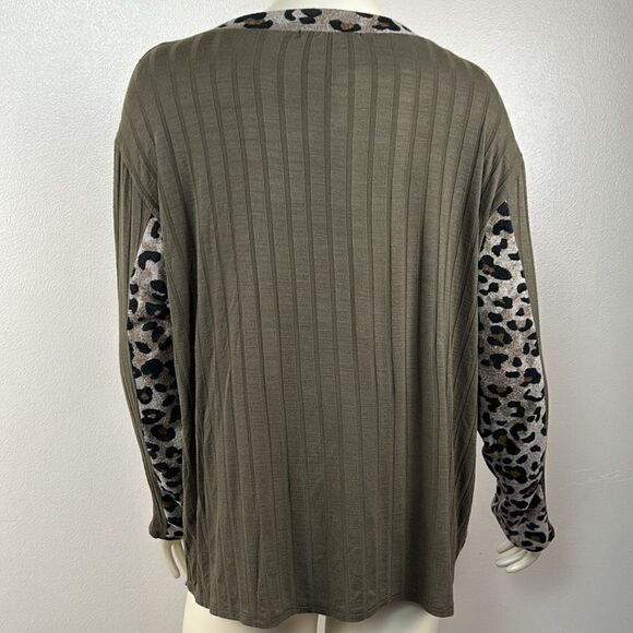 Women’s HAPTICS mixed media animal print ribbed long sleeve shirt top green - Picture 5 of 5